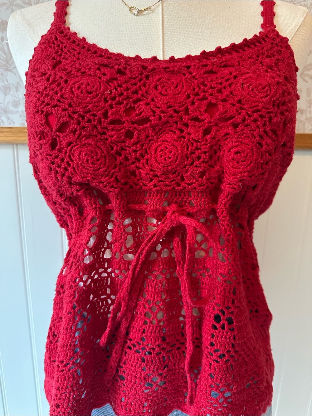 Vintage Red Crochet Rose Camisole Top – Size M/M - Picture 4 of 7